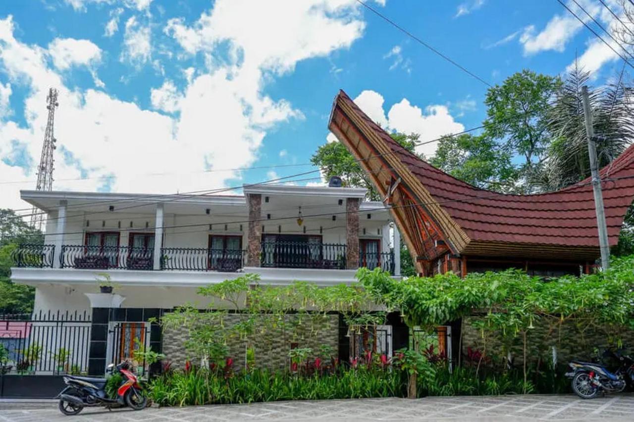 Отель Reddoorz At Makale Tana Toraja Экстерьер фото